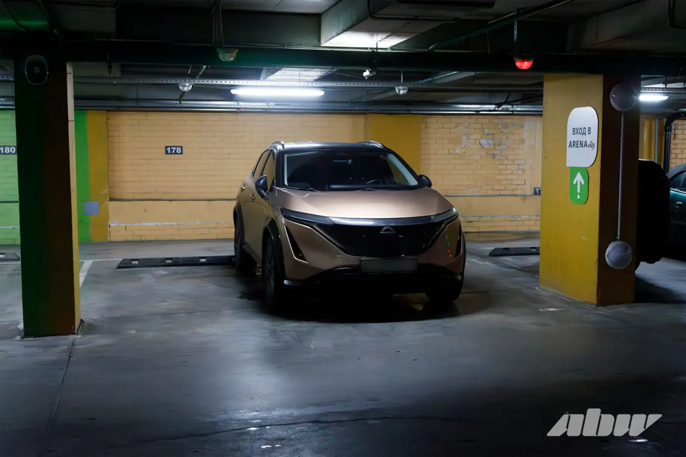 «Отдельный вид искусства»: эти минские паркинги вызывают трудности у водителей