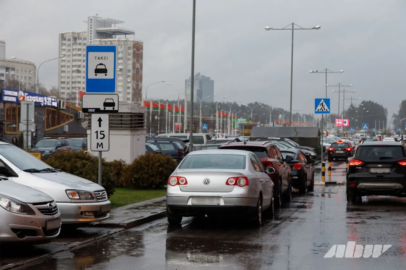 «Отдельный вид искусства»: эти минские паркинги вызывают трудности у водителей
