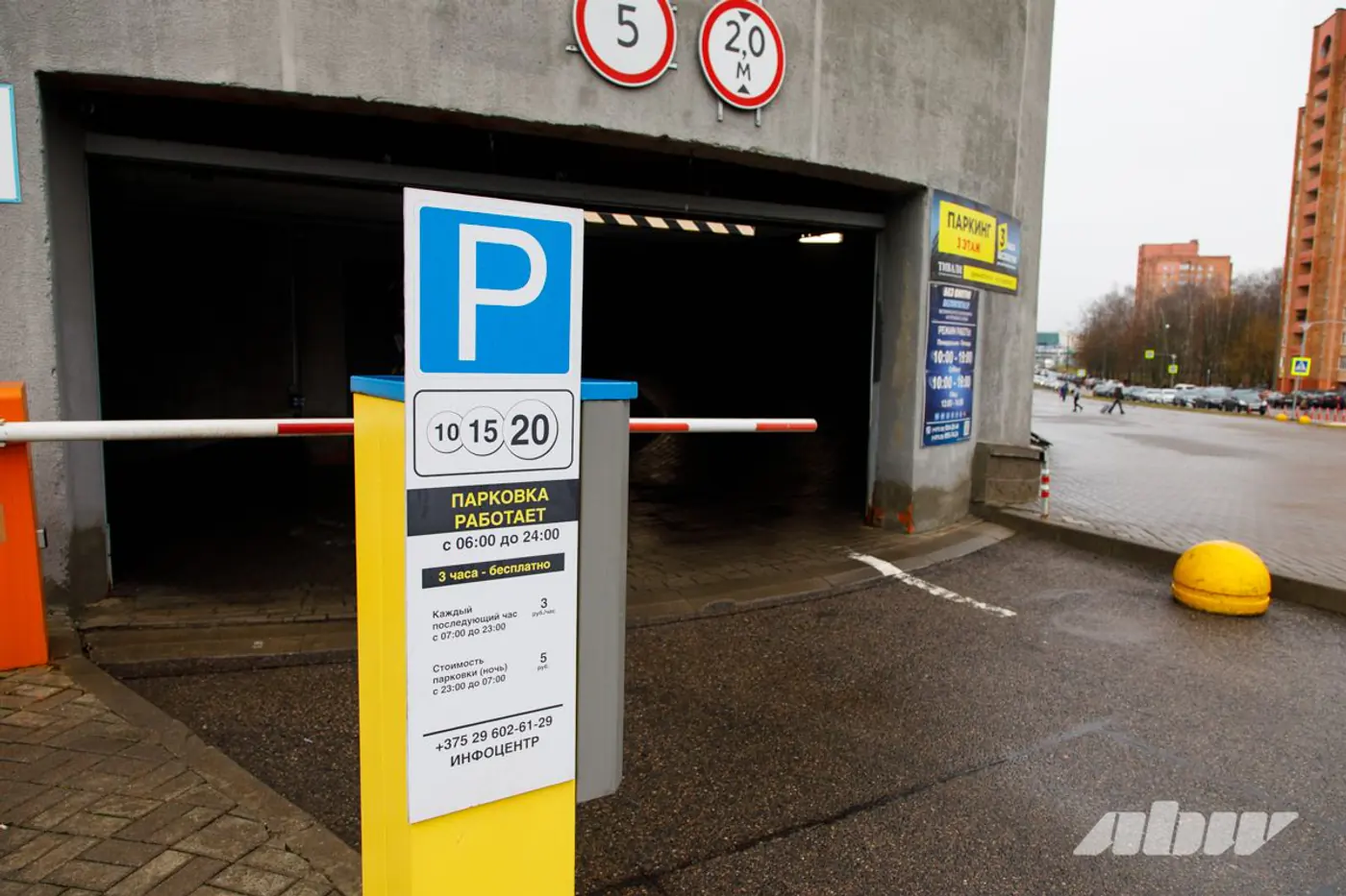 «Отдельный вид искусства»: эти минские паркинги вызывают трудности у водителей