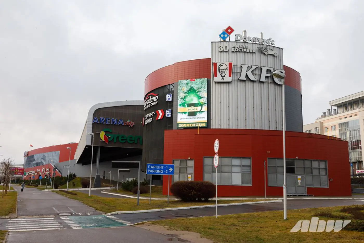 «Отдельный вид искусства»: эти минские паркинги вызывают трудности у водителей