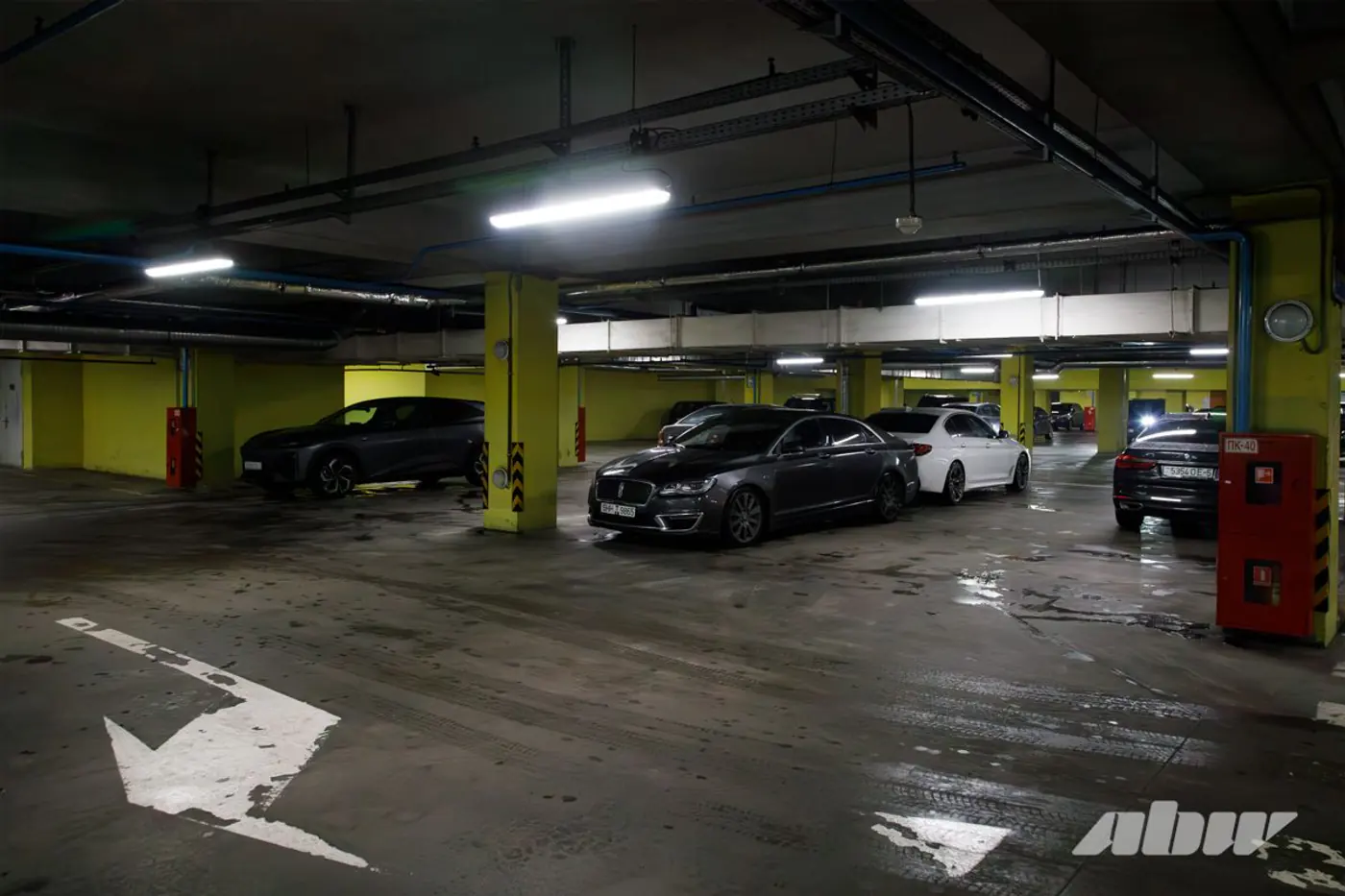 «Отдельный вид искусства»: эти минские паркинги вызывают трудности у водителей