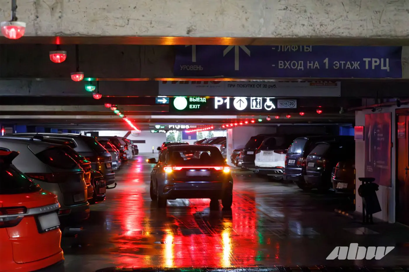 «Отдельный вид искусства»: эти минские паркинги вызывают трудности у водителей