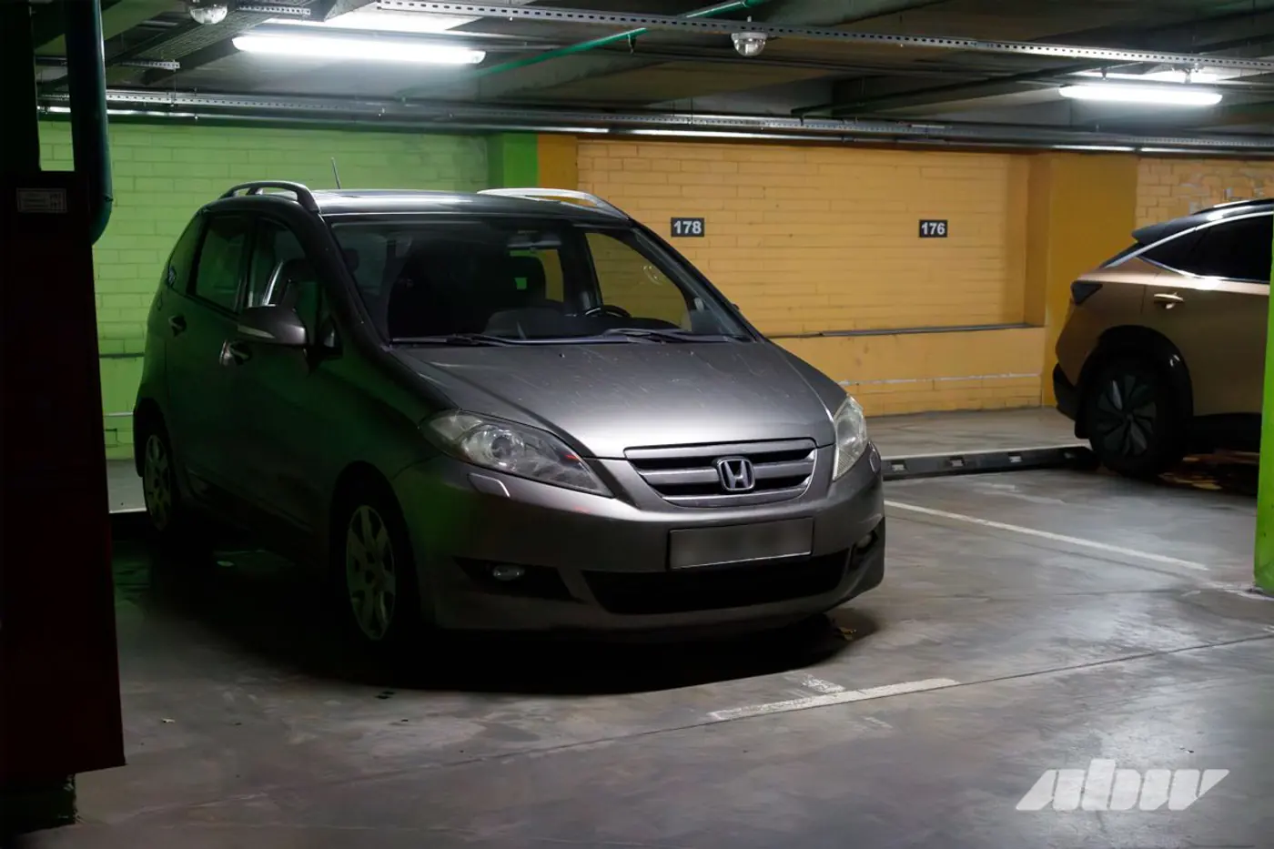 «Отдельный вид искусства»: эти минские паркинги вызывают трудности у водителей