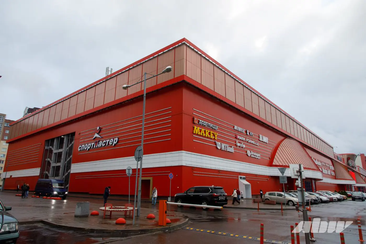 «Отдельный вид искусства»: эти минские паркинги вызывают трудности у водителей