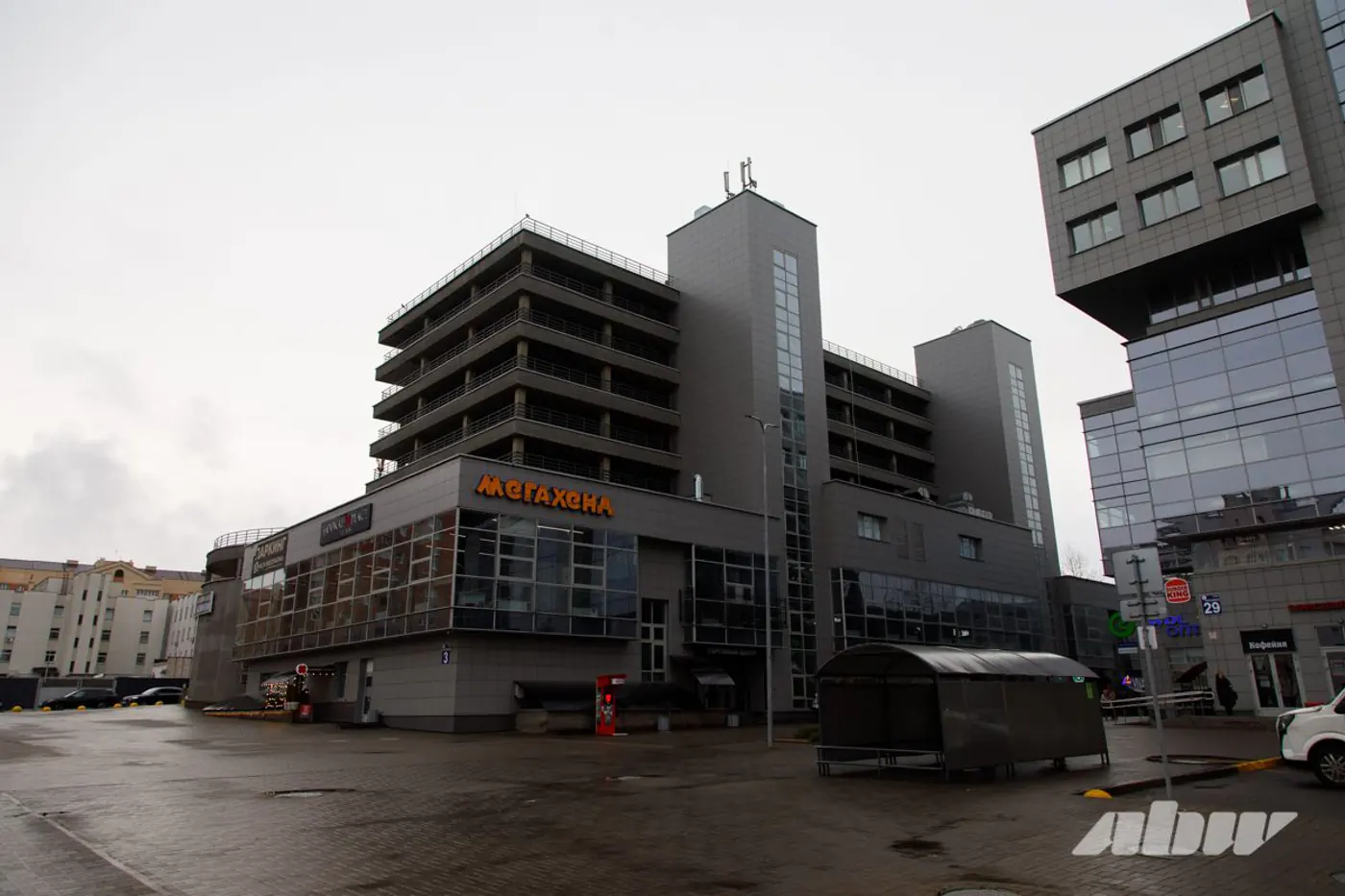 «Отдельный вид искусства»: эти минские паркинги вызывают трудности у водителей