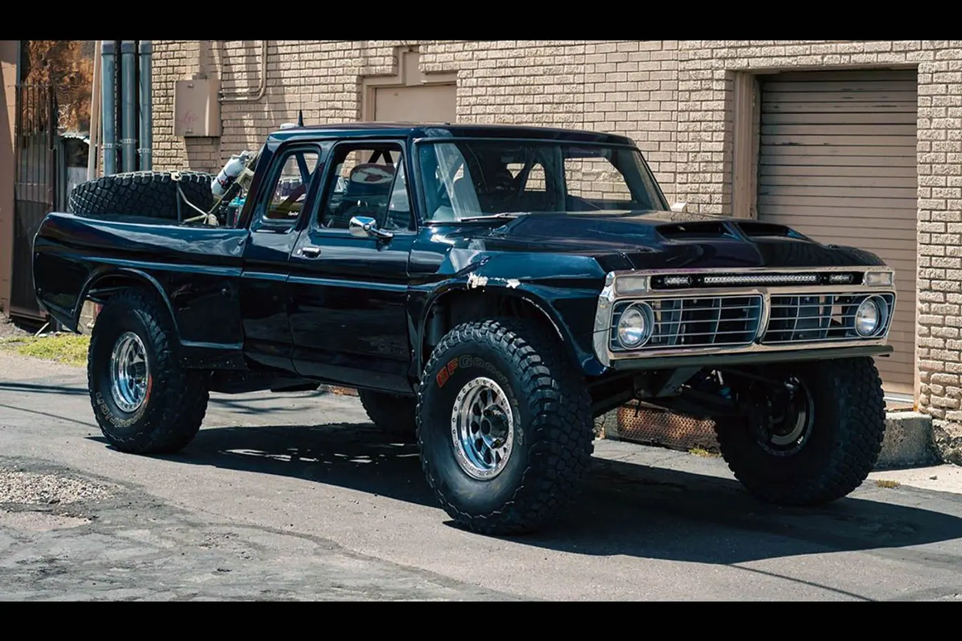 Ford F-100 Prerunner из 1970-х превратили в монстра пустыни