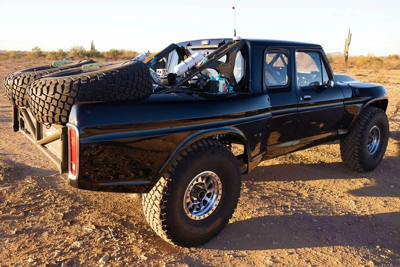 Ford F-100 Prerunner из 1970-х превратили в монстра пустыни