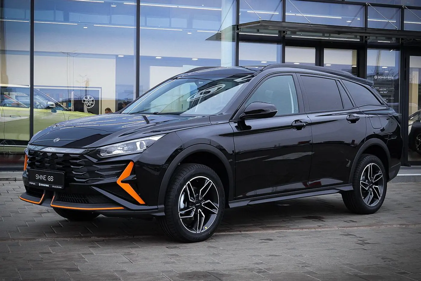 Еще одна модель! Dongfeng запустил льготный кредит от 2,9% на вместительный кроссовер Shine GS