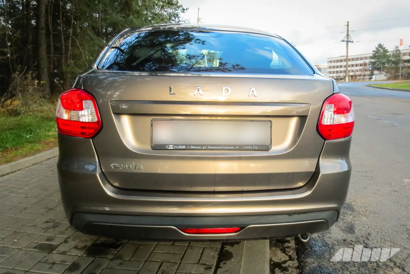Lada_Granta_сзади