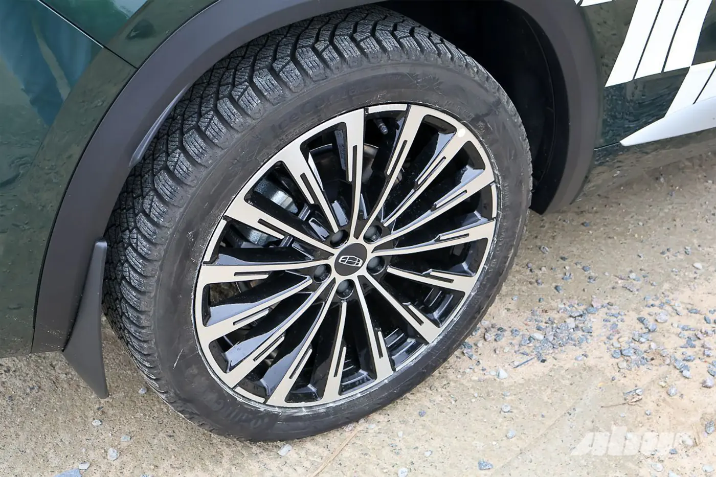 «Волга» возрождается с полным приводом: клон Geely Monjaro получил ОТТС в России
