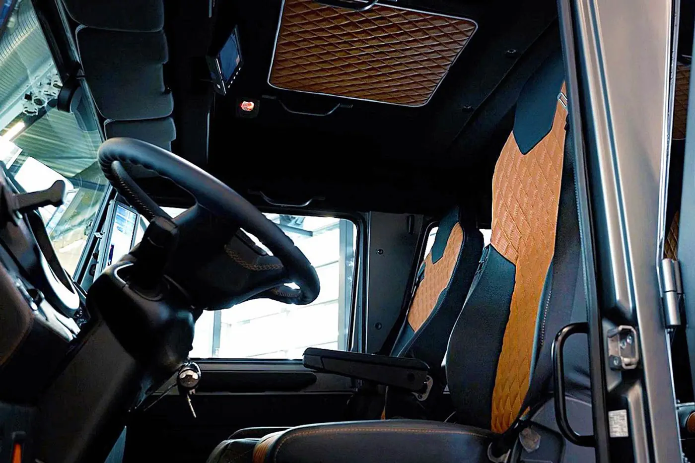 Mercedes-Benz представила шоу-трак Unimog в стиле «Люкс»