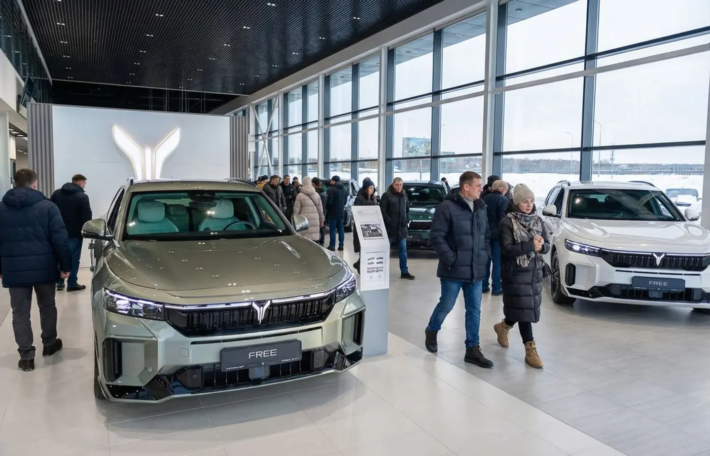 Толпы в салонах Voyah перед подорожанием на 38%. Взять сейчас – платить в следующем году!