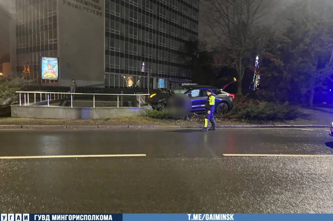Водитель разбил Zeekr о пешеходный переход в Минске
