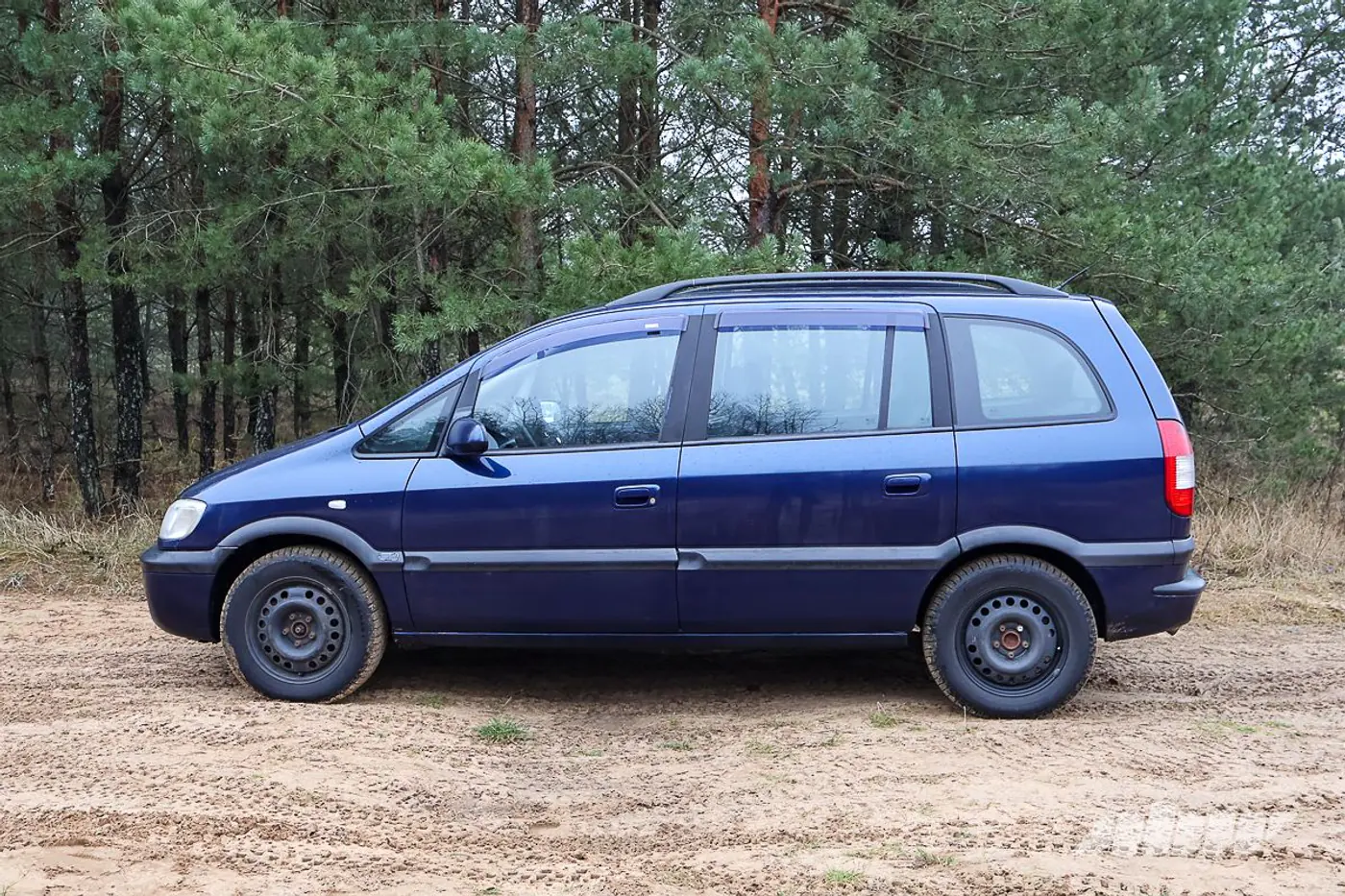 «Сложил задний ряд – и в нее полквартиры влезло»: мнение владельца Opel Zafira