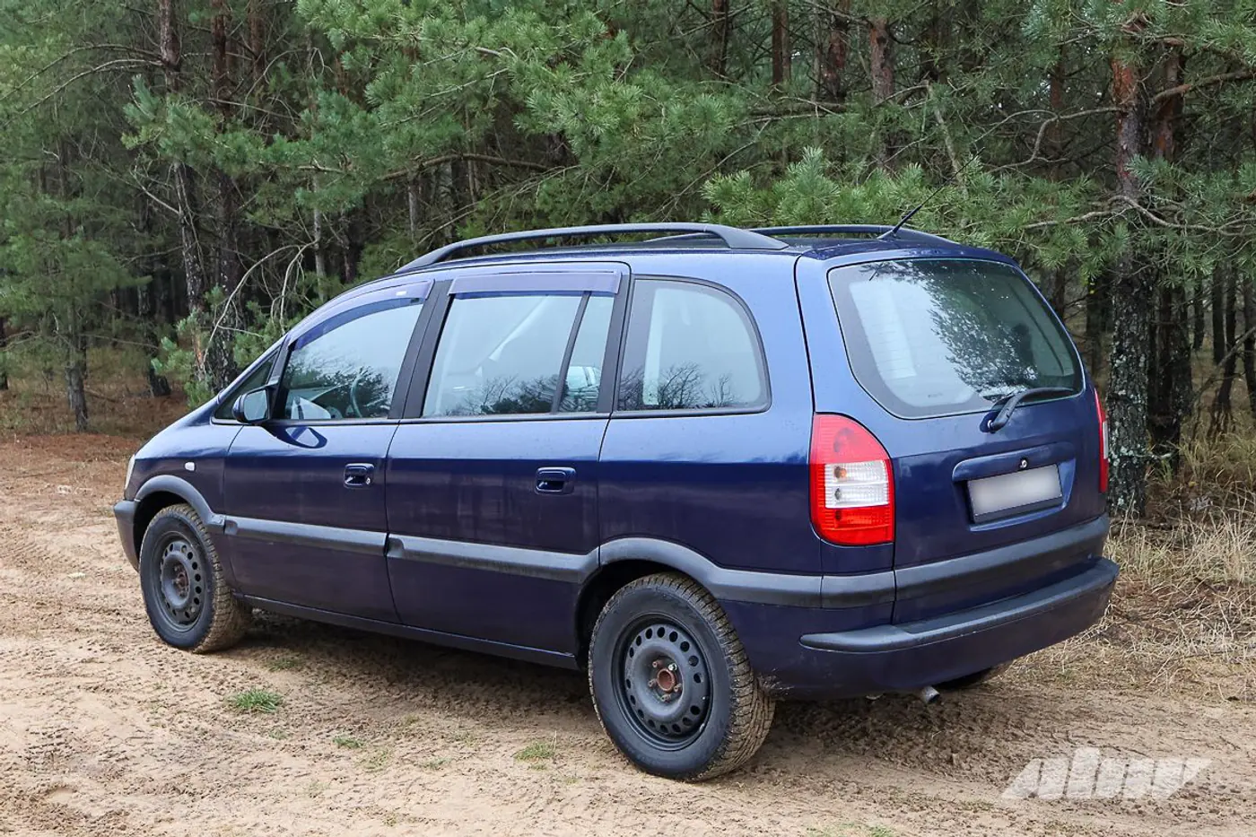 «Сложил задний ряд – и в нее полквартиры влезло»: мнение владельца Opel Zafira