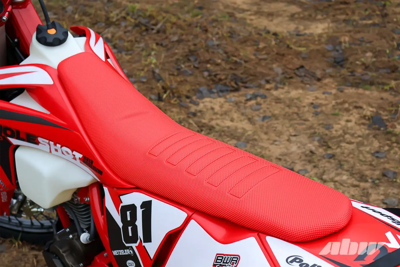 «Валит будь здоров»: тест эндуро-мотоцикла Regulmoto Holeshot Red Edition