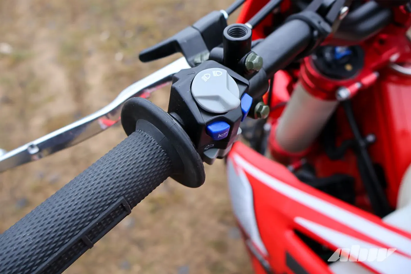 «Валит будь здоров»: тест эндуро-мотоцикла Regulmoto Holeshot Red Edition