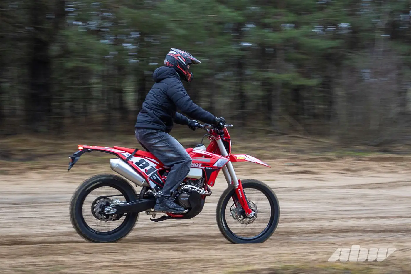 «Валит будь здоров»: тест эндуро-мотоцикла Regulmoto Holeshot Red Edition