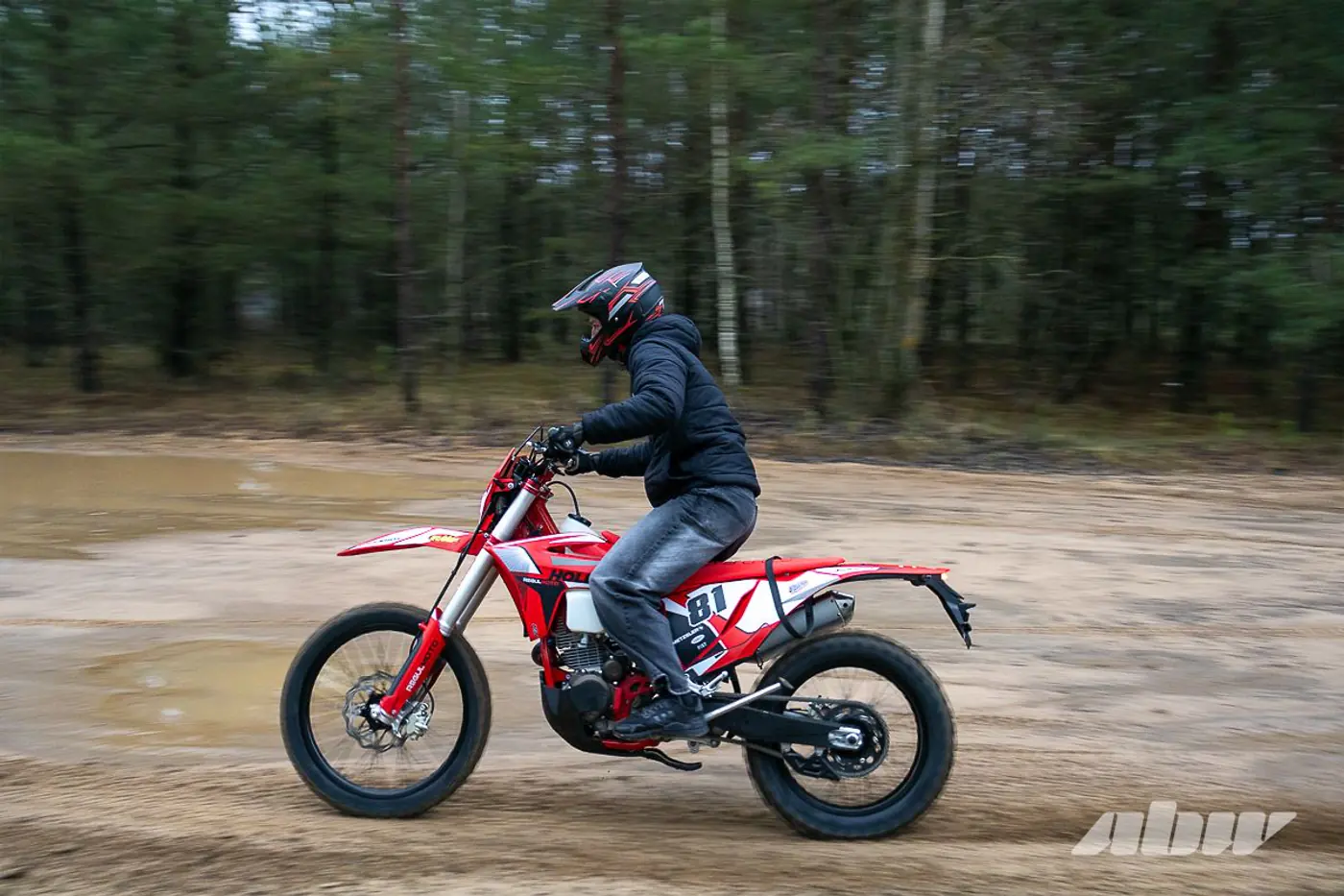 «Валит будь здоров»: тест эндуро-мотоцикла Regulmoto Holeshot Red Edition