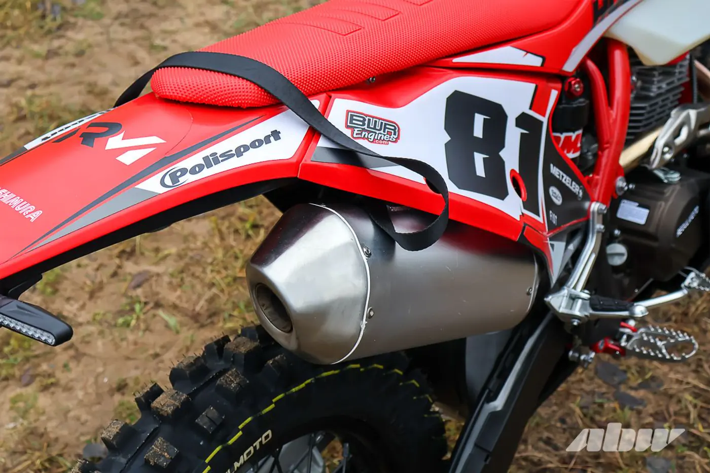 «Валит будь здоров»: тест эндуро-мотоцикла Regulmoto Holeshot Red Edition