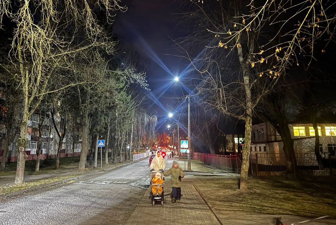 В агрогородке Лесной по просьбе жителей отремонтировали уличные фонари. Но есть нюанс