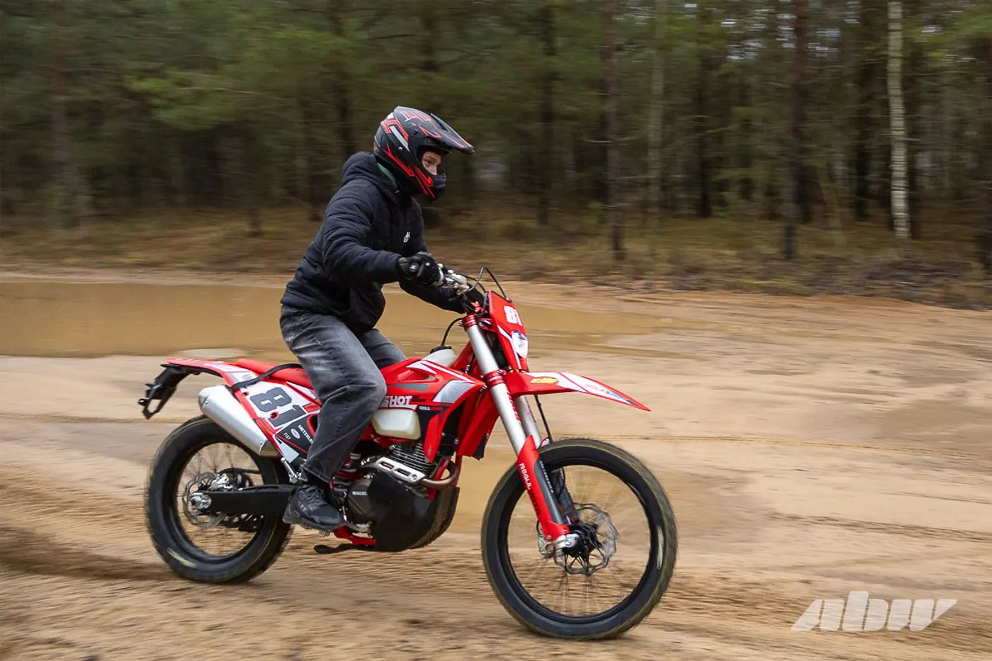 «Валит будь здоров»: тест эндуро-мотоцикла Regulmoto Holeshot Red Edition
