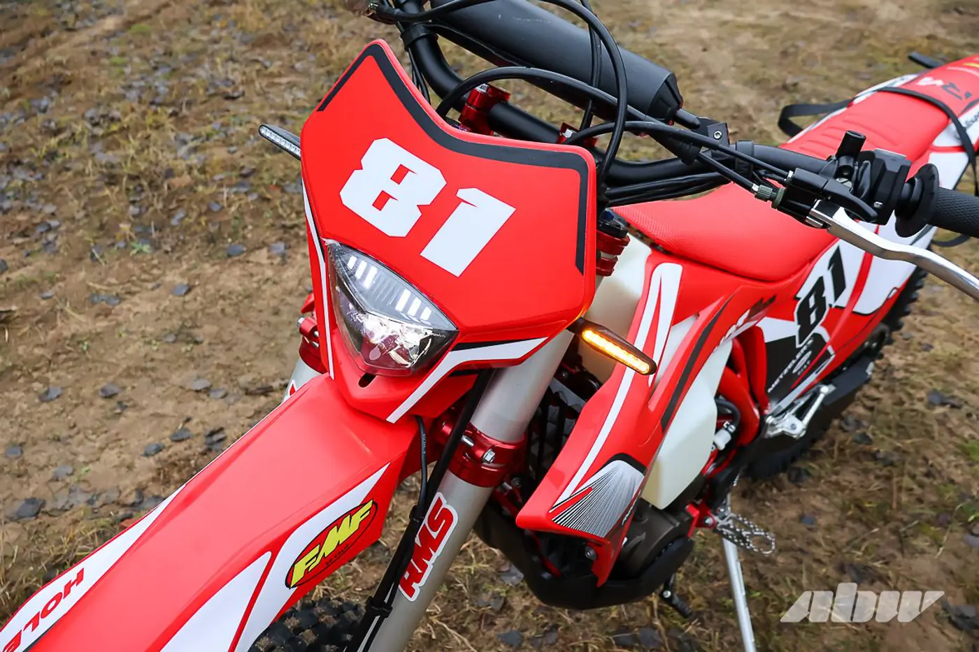 «Валит будь здоров»: тест эндуро-мотоцикла Regulmoto Holeshot Red Edition