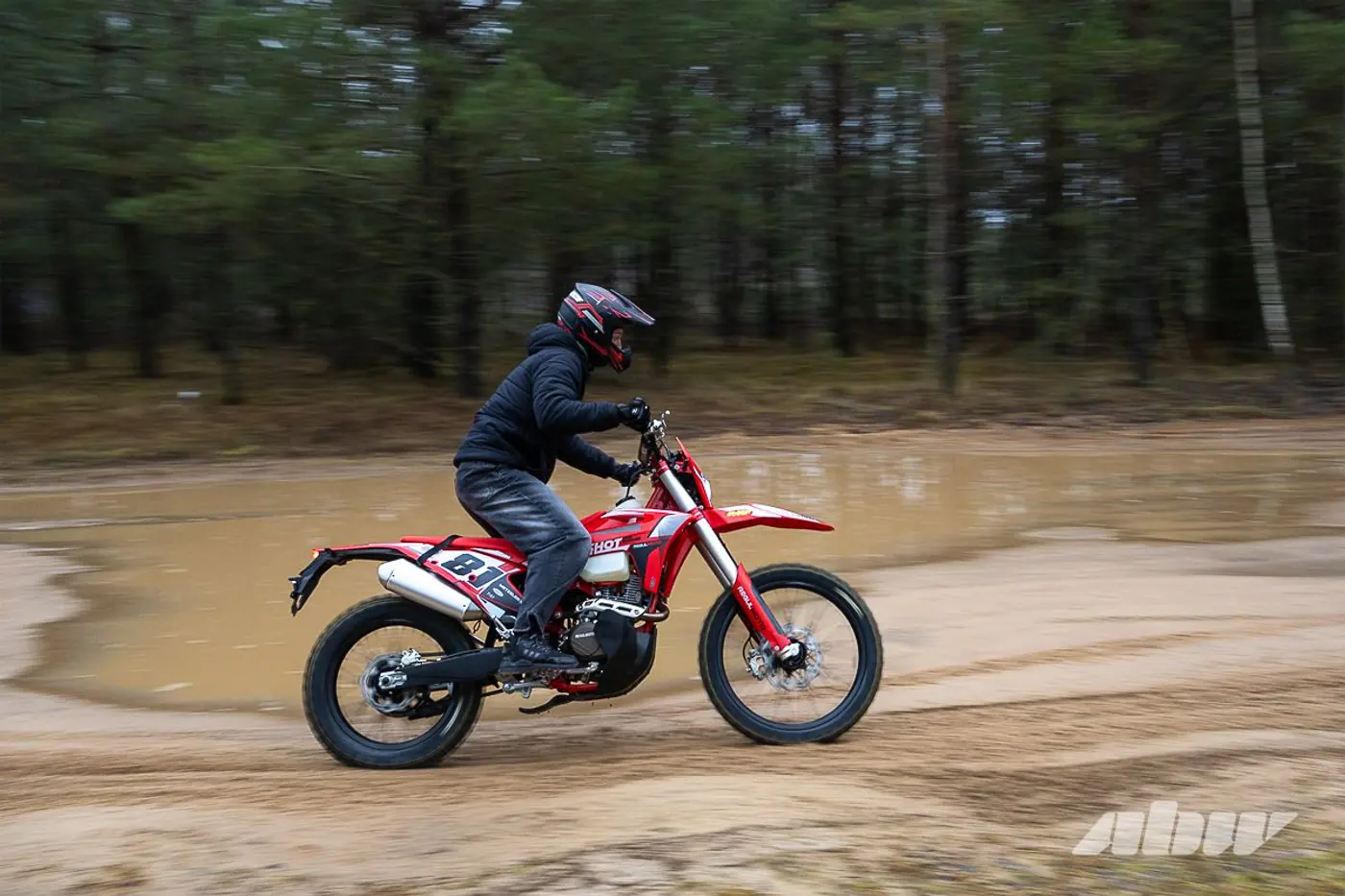 «Валит будь здоров»: тест эндуро-мотоцикла Regulmoto Holeshot Red Edition