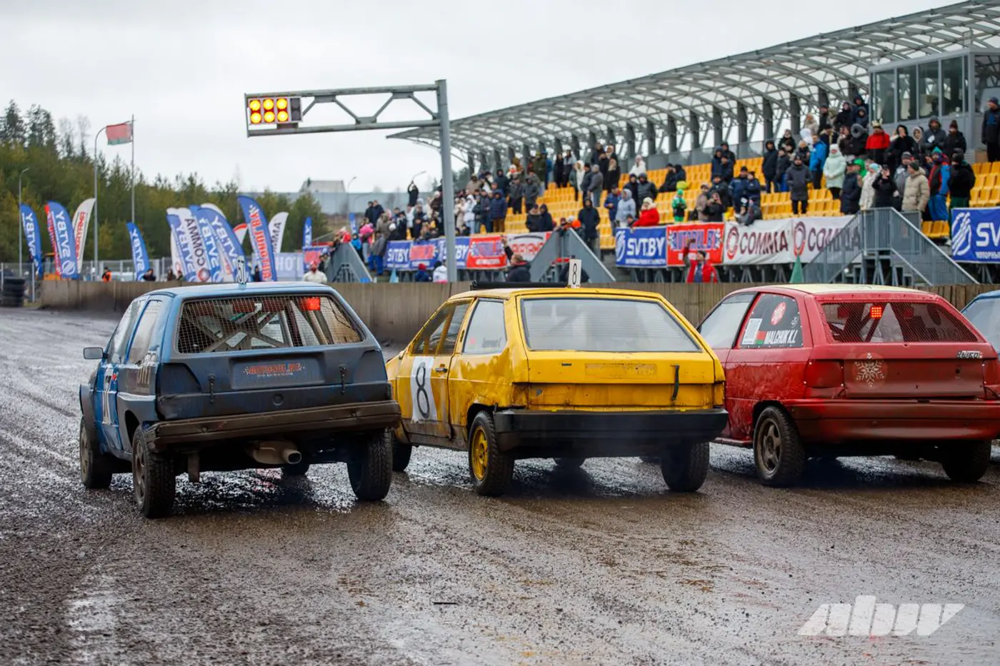 Полеты в забор и первый повтор: какими были «Рождественские гонки» под Минском