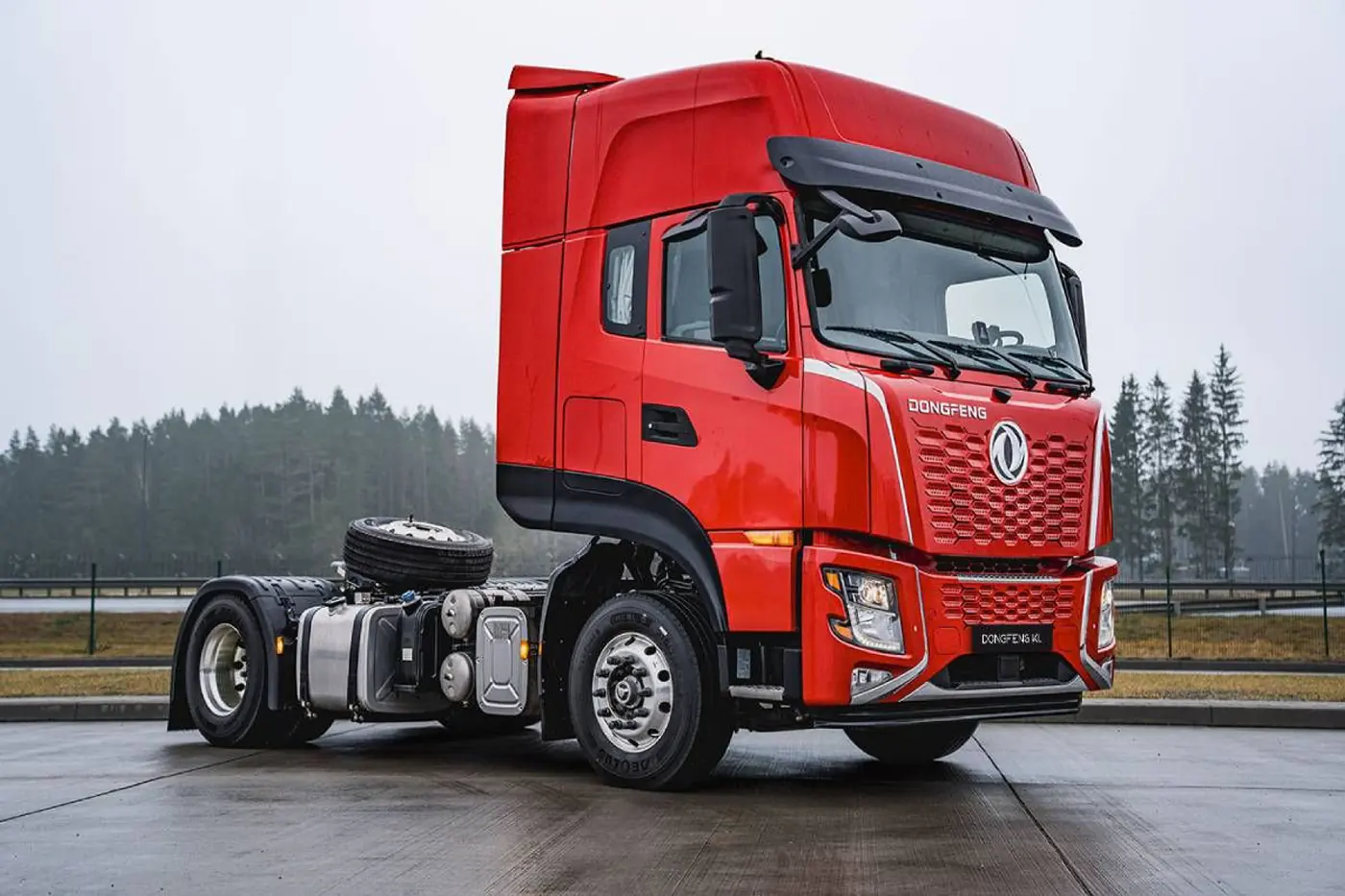 Тягачи Dongfeng в новом дизайне появились в Беларуси. Сколько стоят?