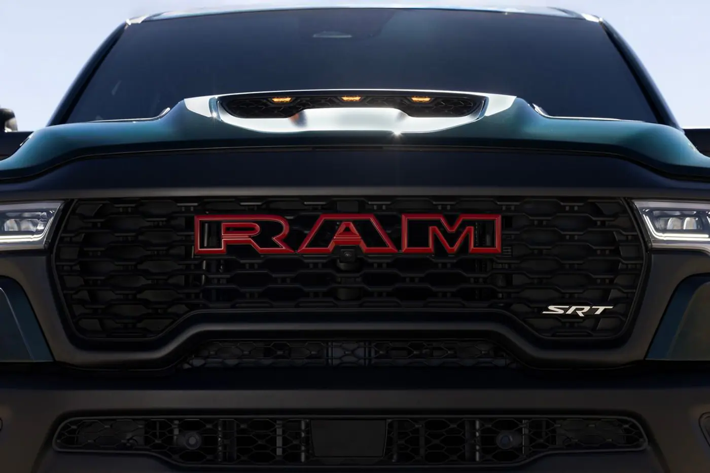 Новогодний дебют: представлен обновленный суперпикап Ram 1500 SRT TRX