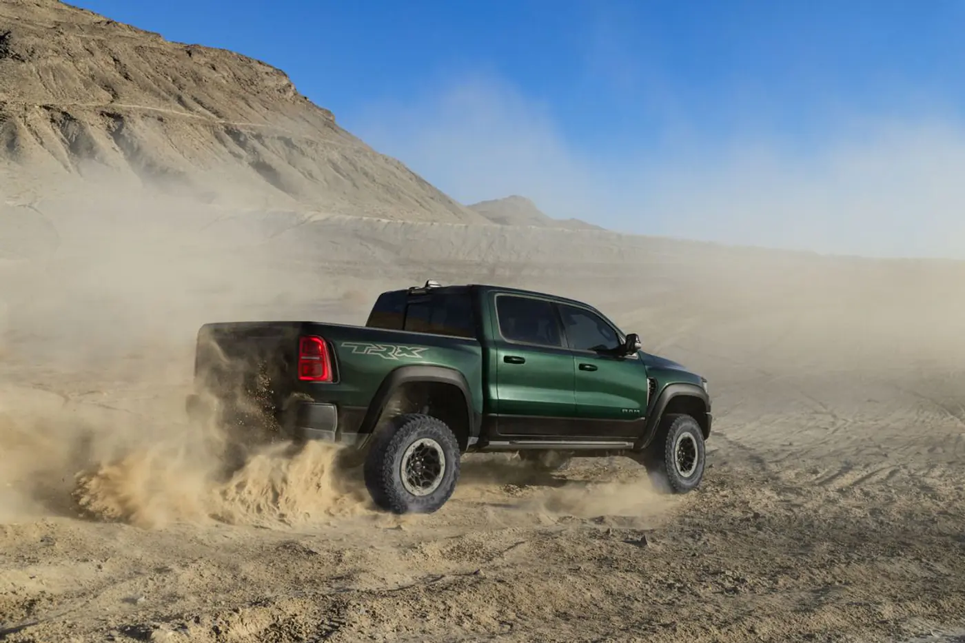 Новогодний дебют: представлен обновленный суперпикап Ram 1500 SRT TRX