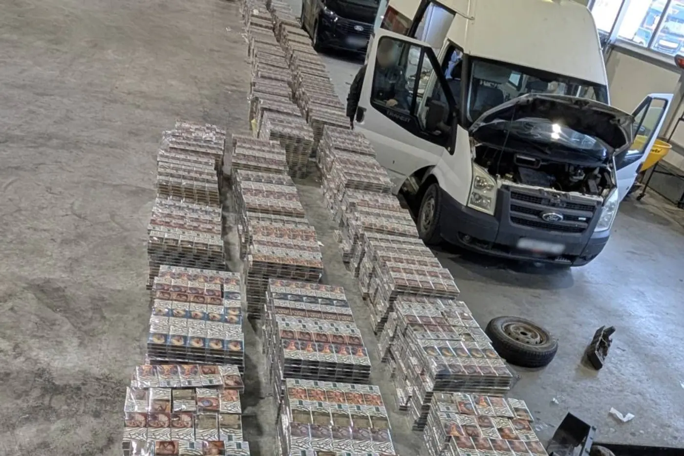 В «Шальчининкай» приехал нашпигованный сигаретами микроавтобус
