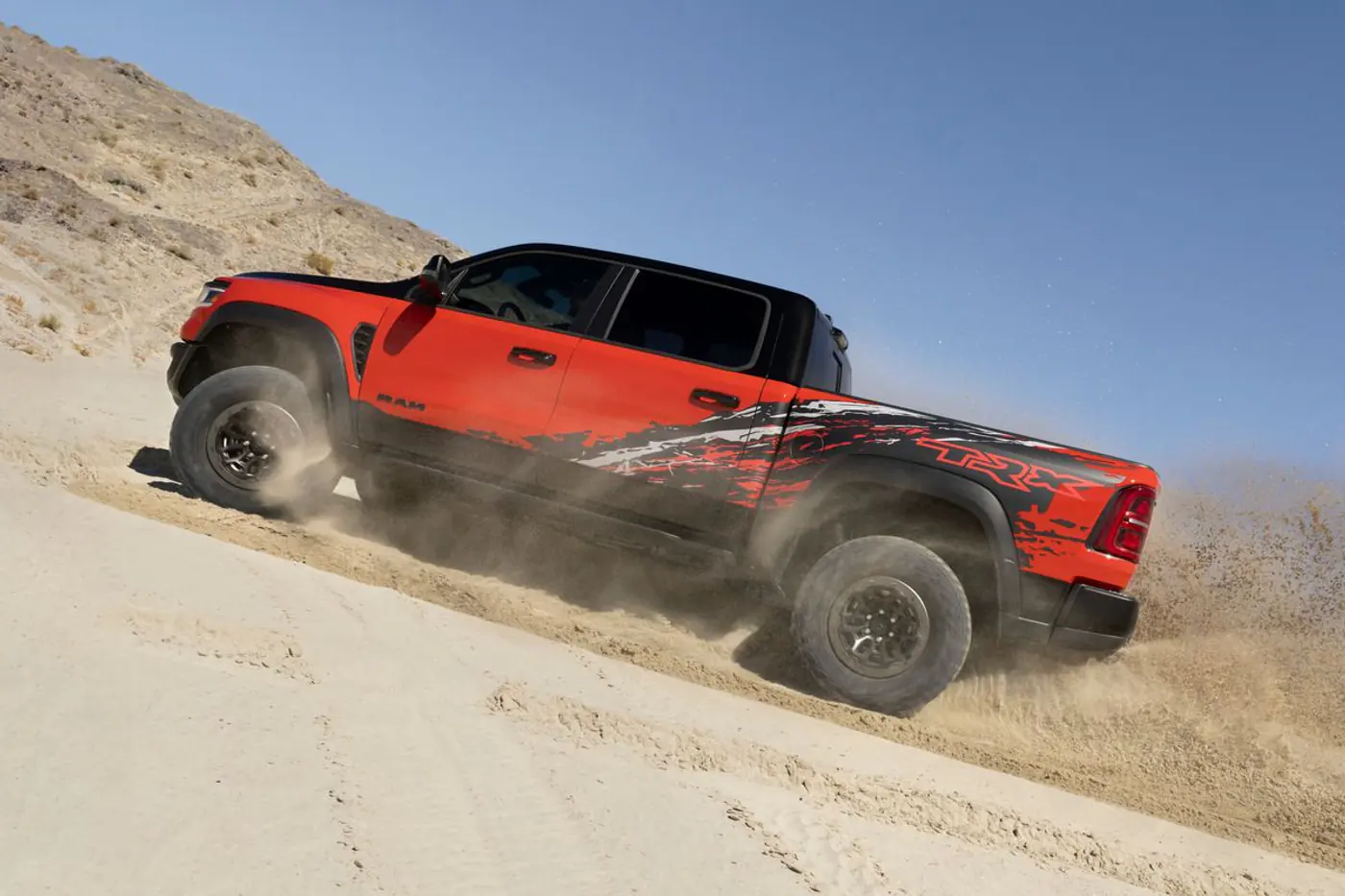 Новогодний дебют: представлен обновленный суперпикап Ram 1500 SRT TRX
