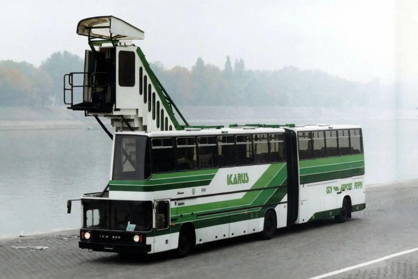Двухэтажный Ikarus с выдвижным трапом: рассказываем о самом необычном автобусе 1980-х