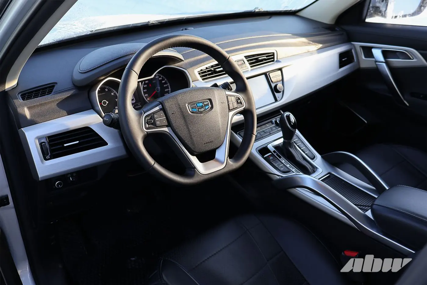 «Не сглазить бы»: мнение владельца Geely Atlas с пробегом спустя год после покупки