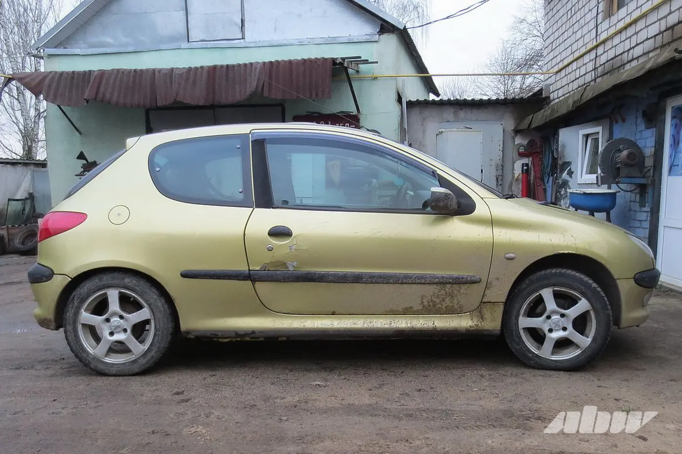 Peugeot_206_сбоку