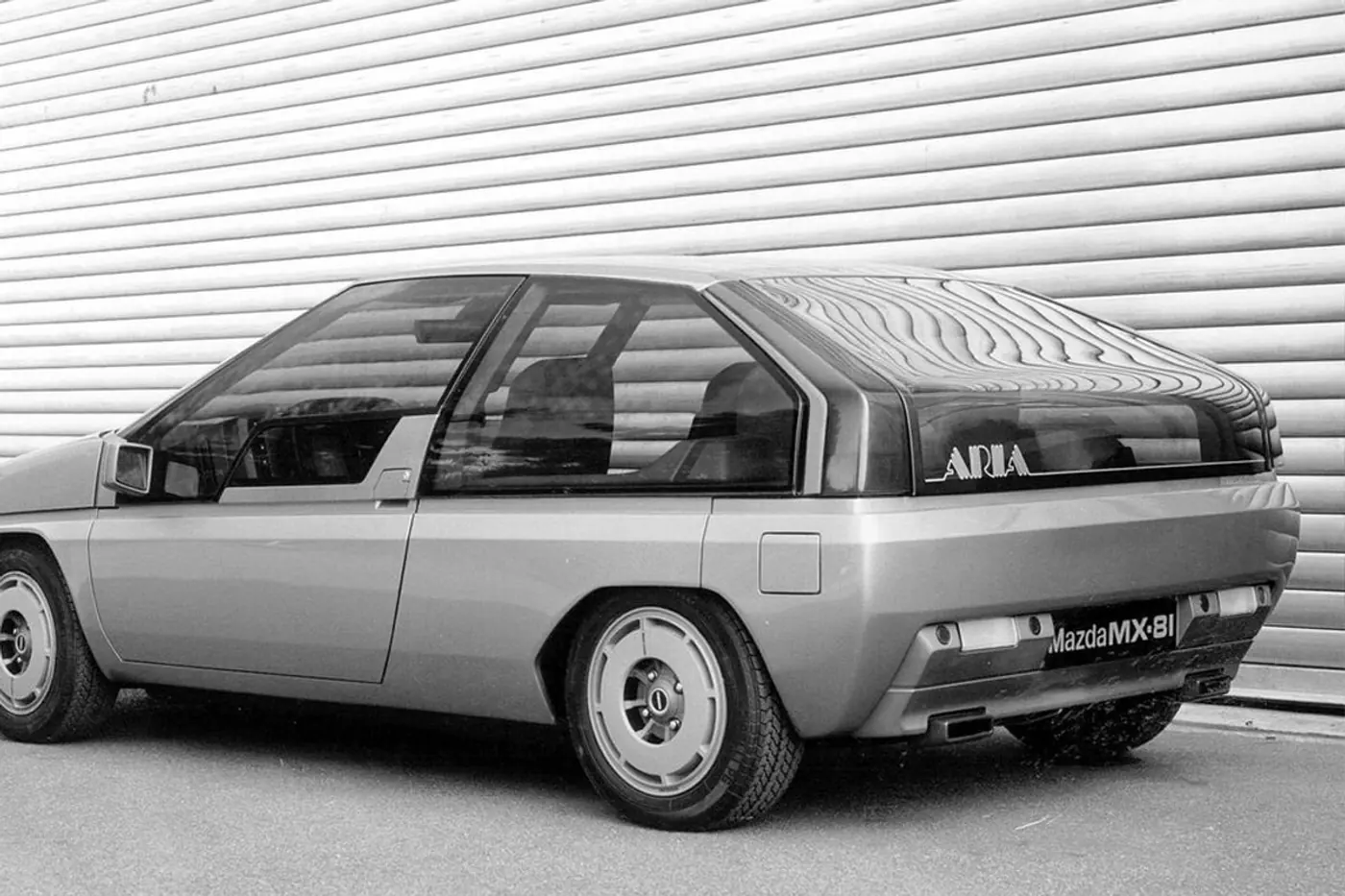 Самый необычный руль в мире: смелый концепт-кар от Mazda