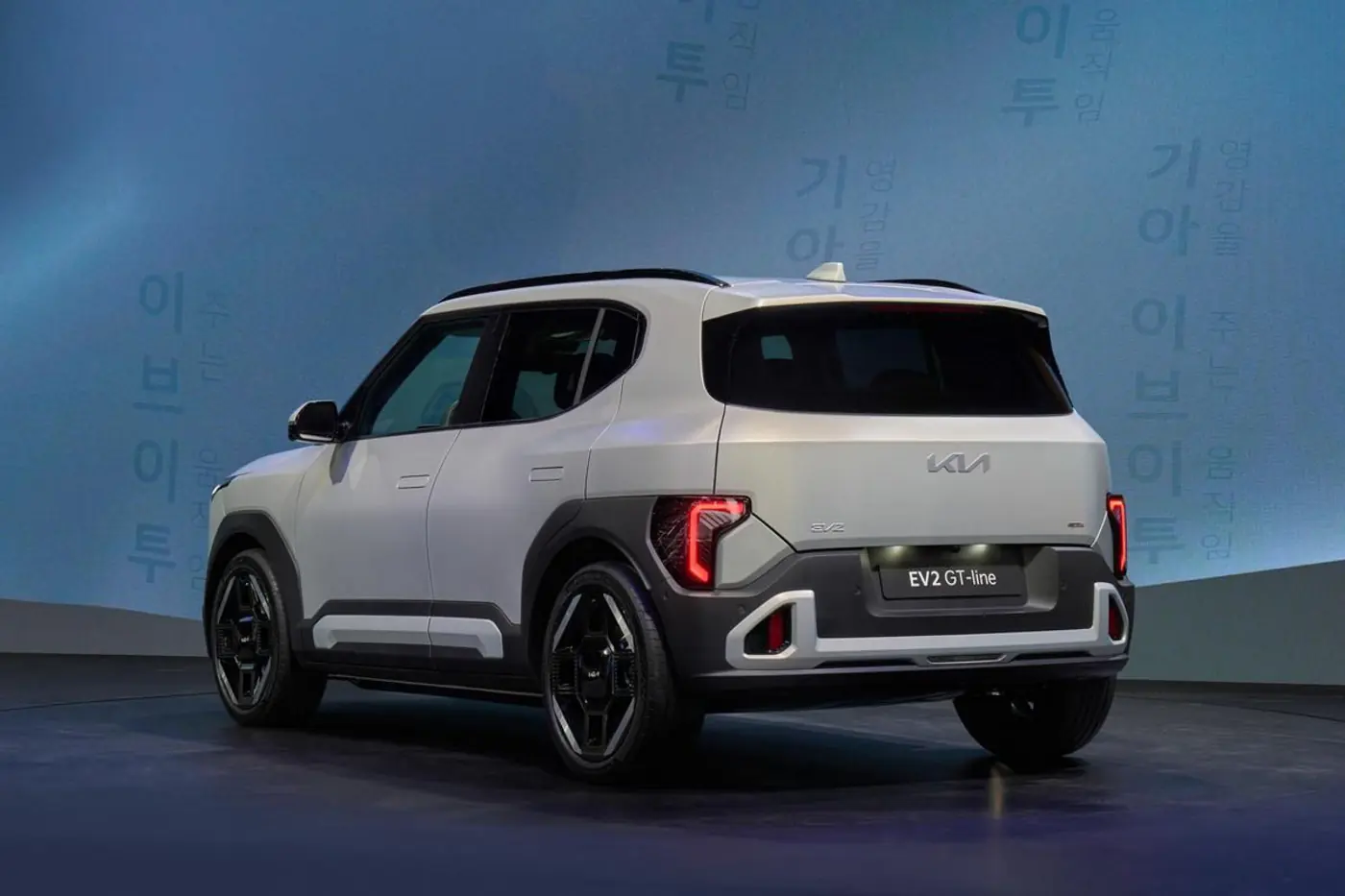 В Брюсселе дебютировал субкомпактный электрический паркетник Kia EV2