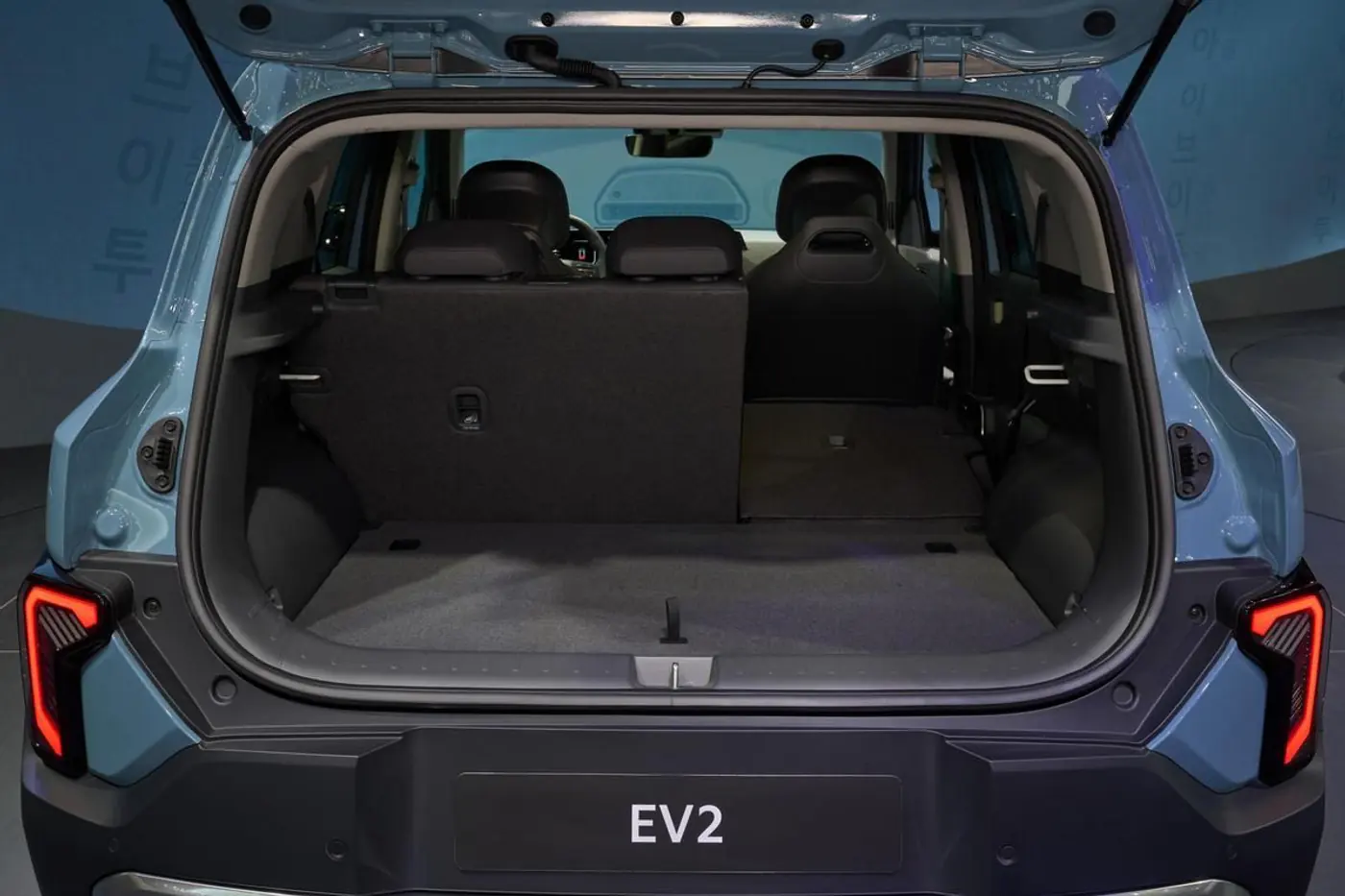 В Брюсселе дебютировал субкомпактный электрический паркетник Kia EV2