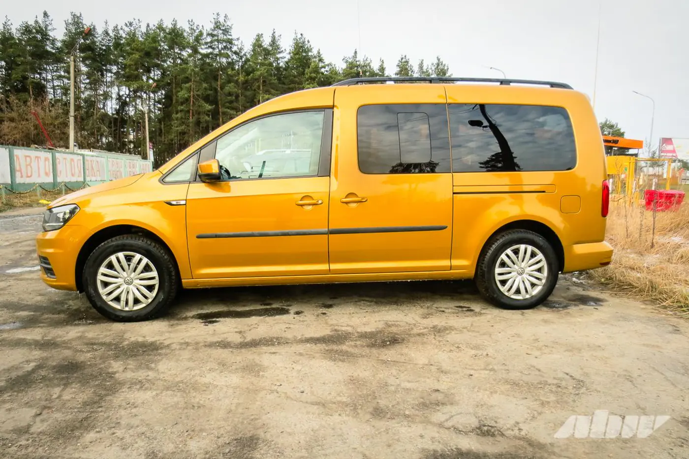 VW_Caddy_сбоку