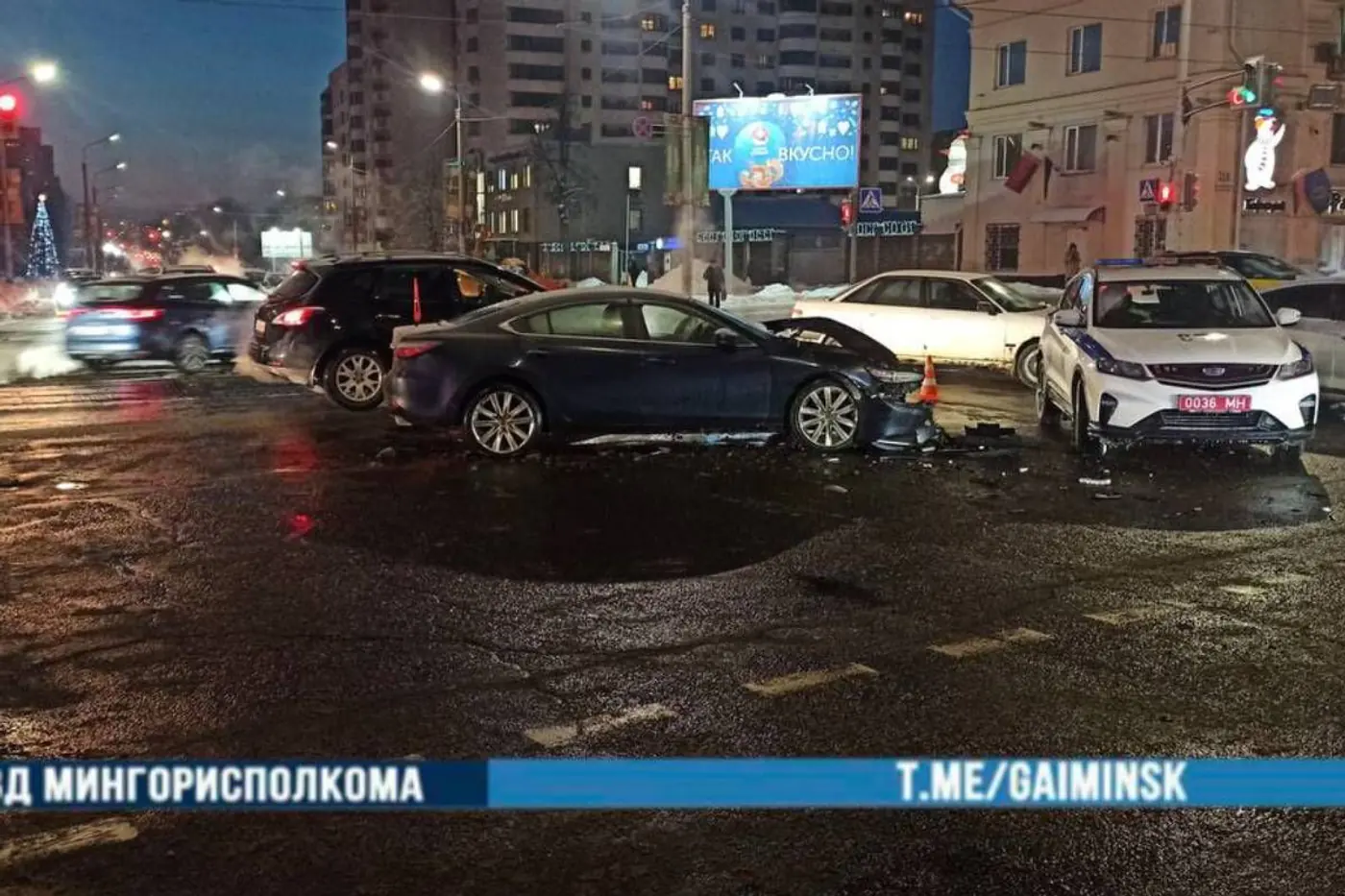 В Минске перевернулся автомобиль скорой помощи: видео