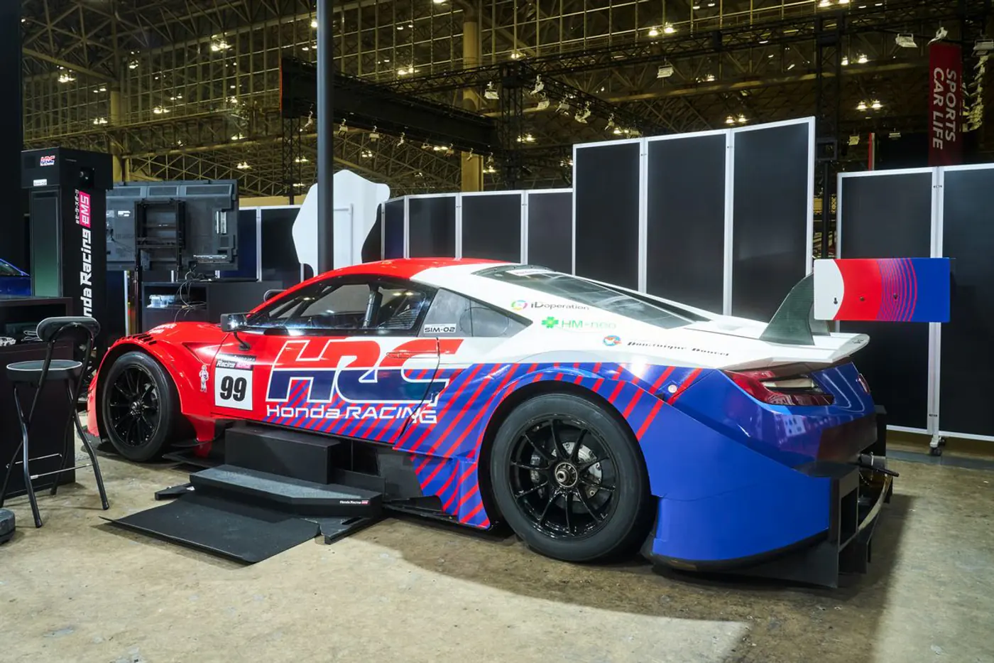 Тюнинг по-японски: смотрим на «горячие» машины автосалона в Токио