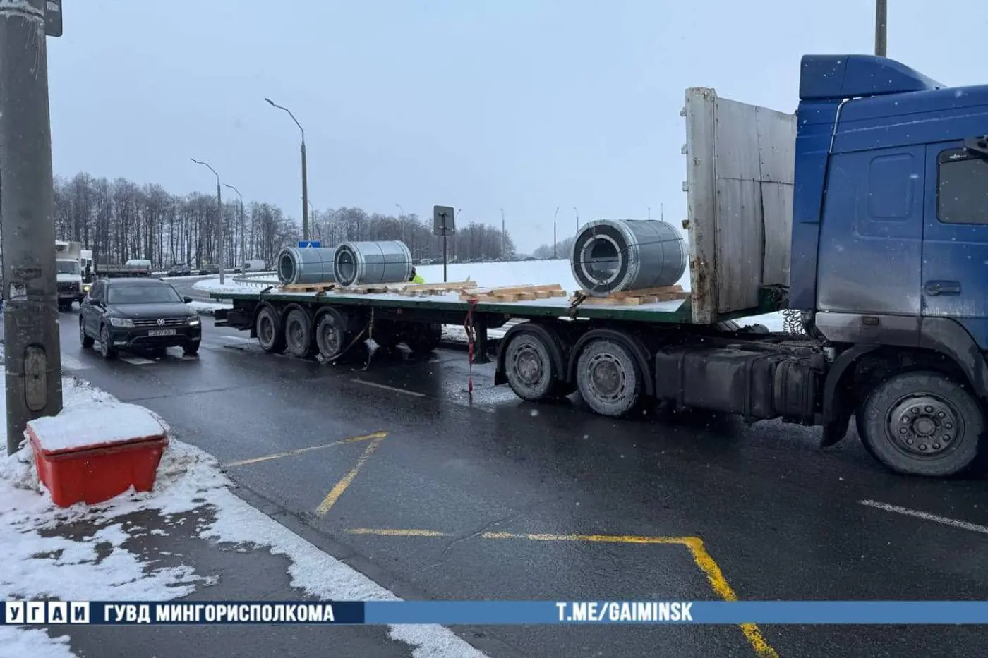 Упавший на проезжую часть груз стал причиной ДТП в Минске