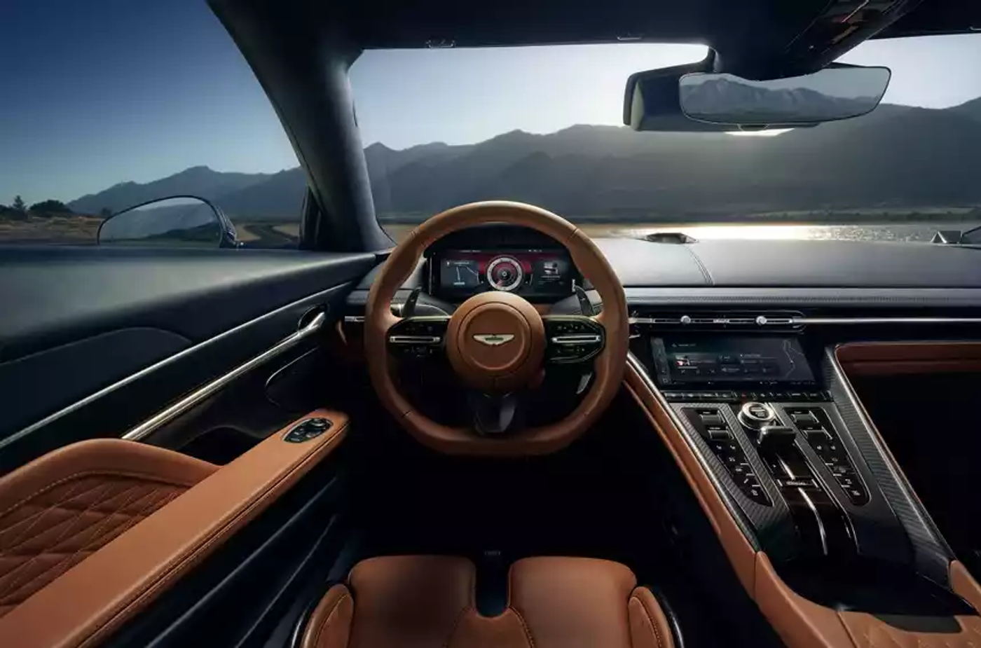 Препарируем Aston Martin новой эпохи: только с V8 и «цифровым» интерьером