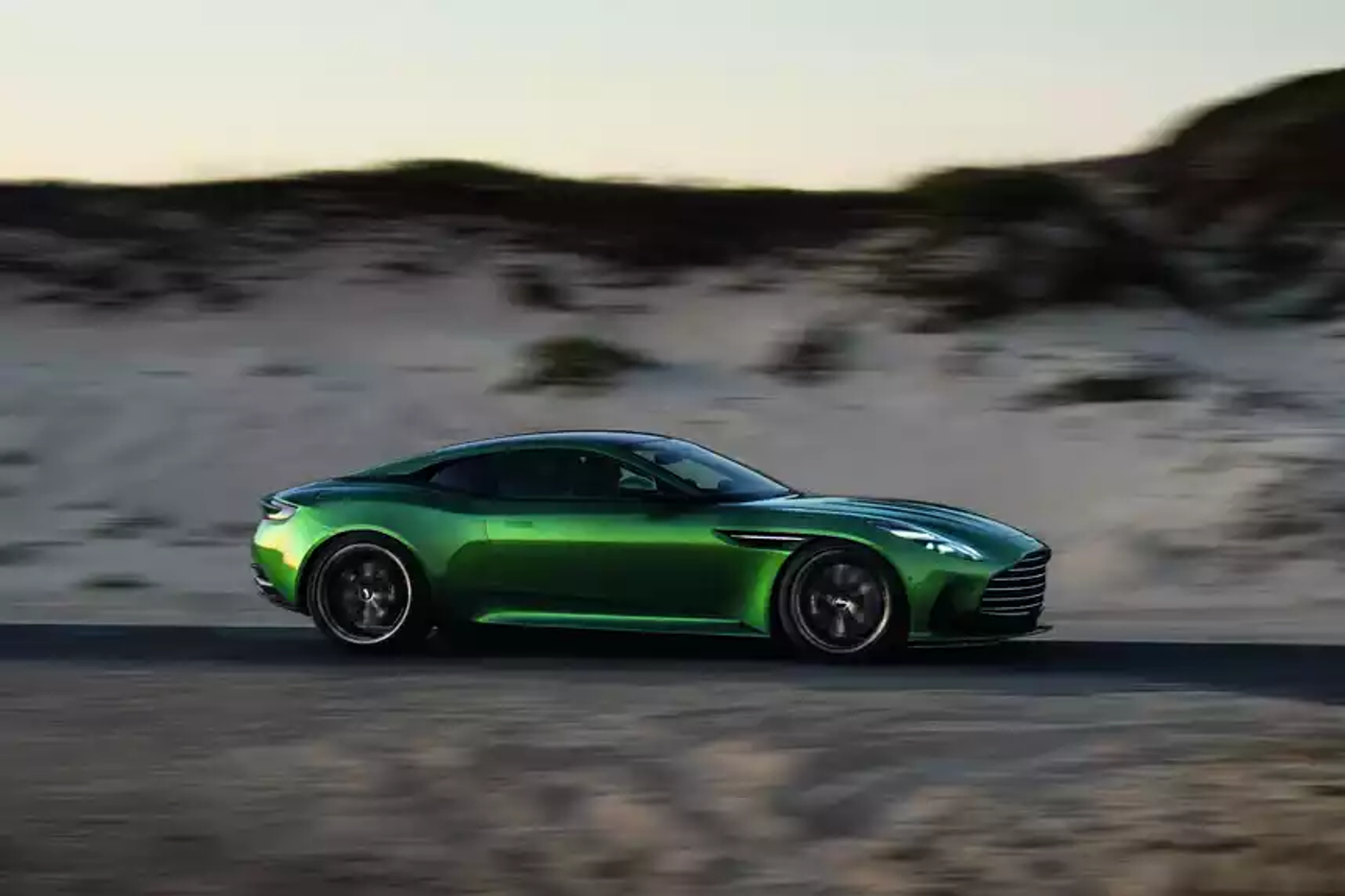 Препарируем Aston Martin новой эпохи: только с V8 и «цифровым» интерьером