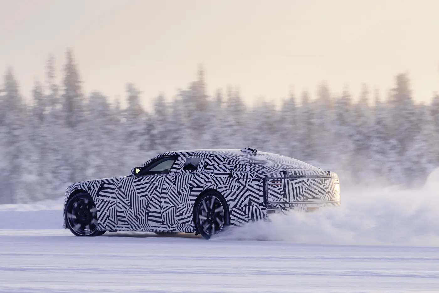 Электрическая заморозка: будущий Jaguar GT проходит зимние испытания