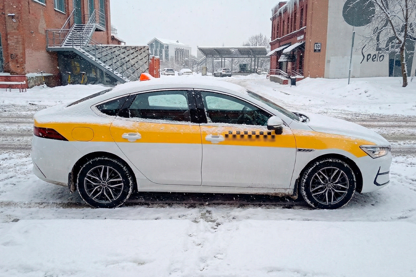 «Я специально занизил себе рейтинг в «Яндекс Такси»: как и зачем таксист намеренно лишился работы