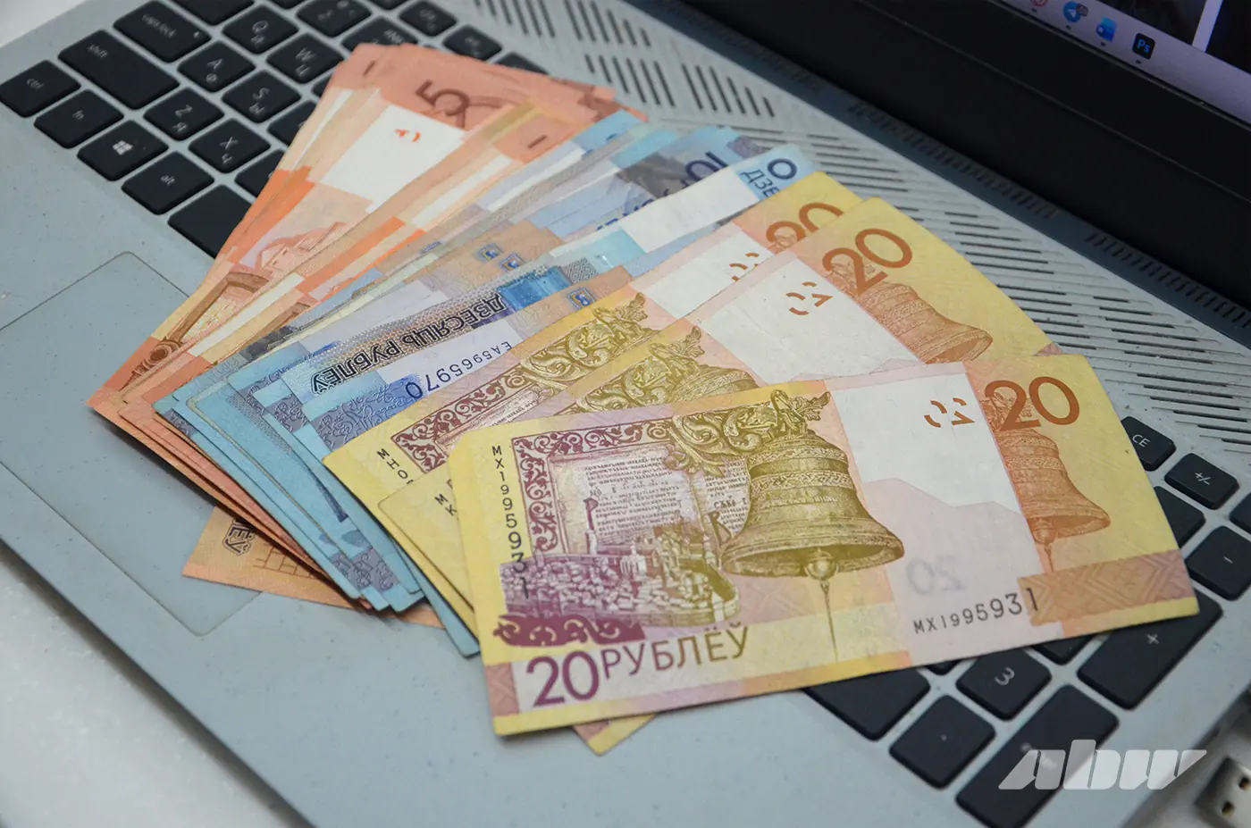 Мошенники под видом продажи авто похитили у покупателя почти 950 рублей