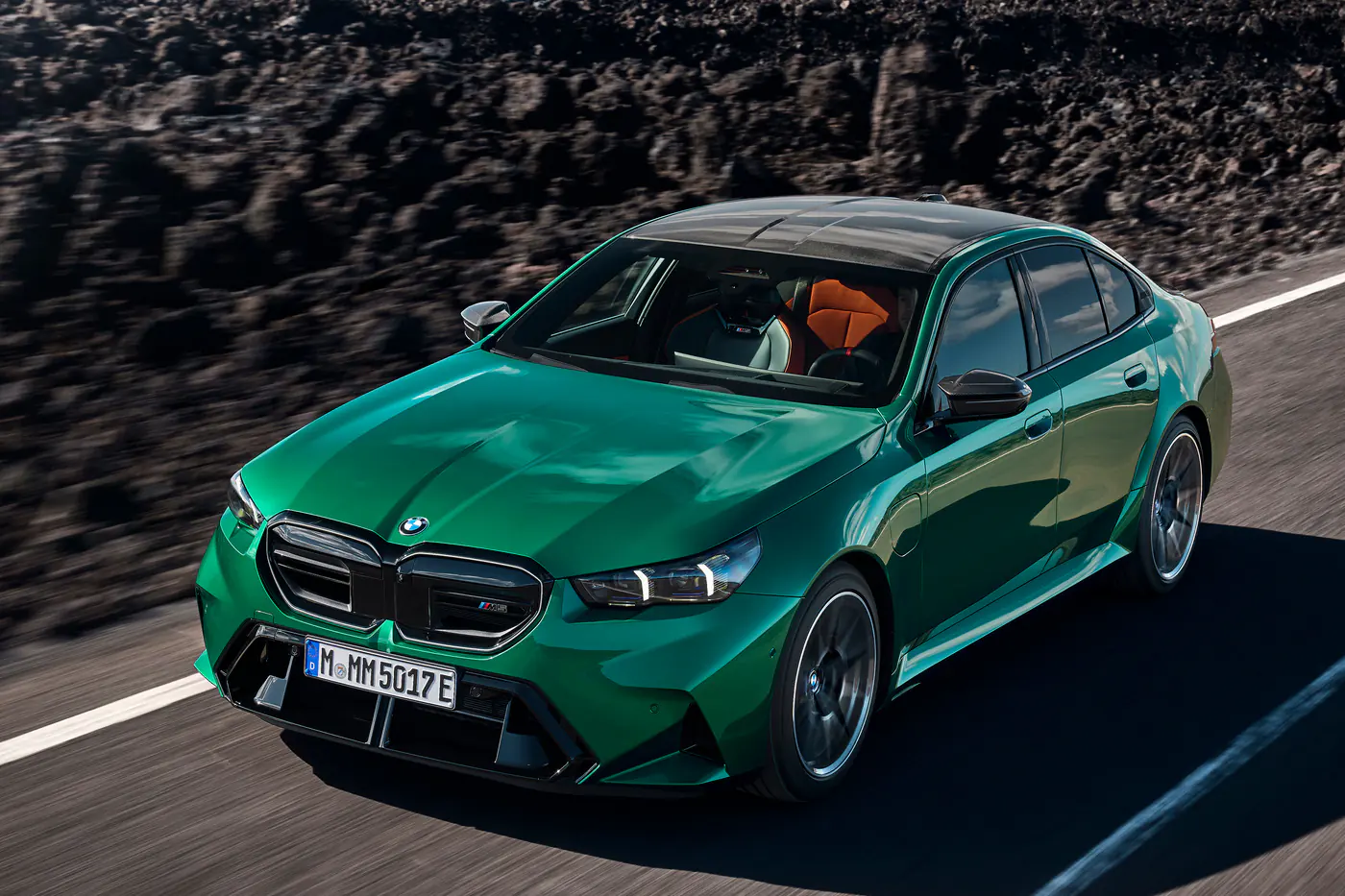 Весна близко! BMW примеряет обновки и отмечает 40-летие самого крупного завода в Европе